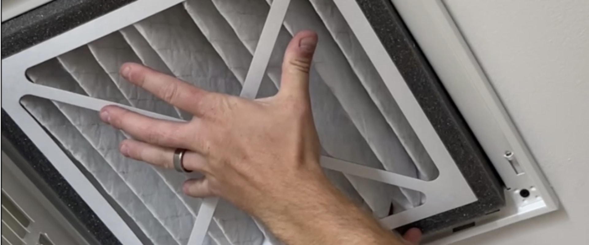 How to Change HVAC Filter in Apartment for Maximum Efficiency After Top AC Replacement Service?